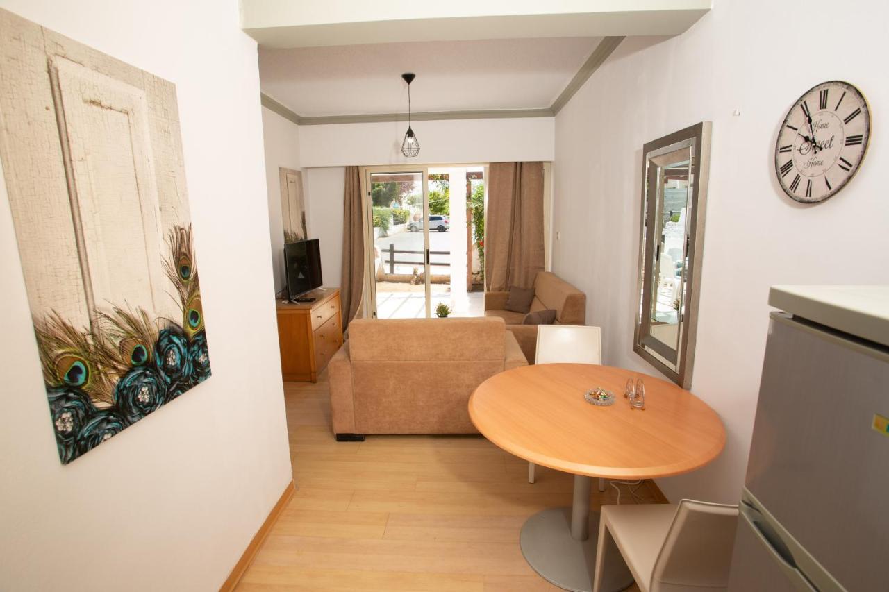 Always Welcome! Near Beach, Cml Swimming Pool 파포스 외부 사진